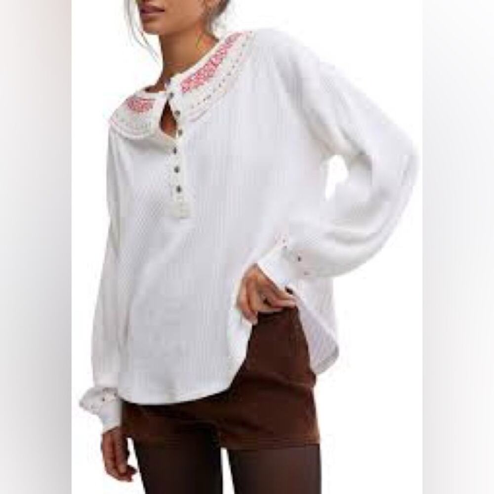 WE THE FREE Long Sleeve Waffle Knit White Henley Floral Embroidery Size L